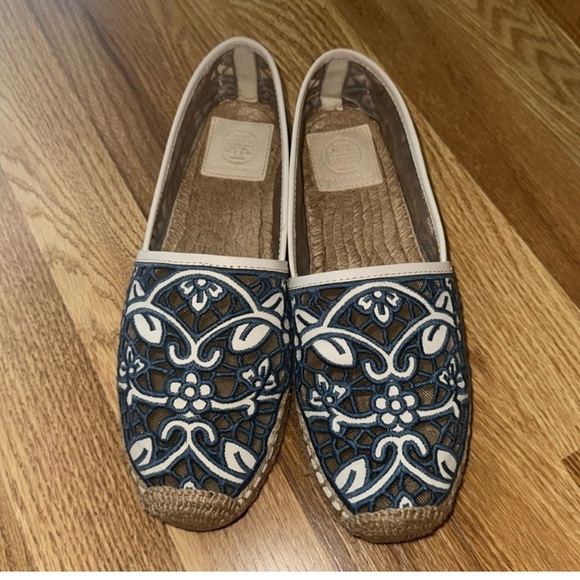 Tory Burch Espadrilles Shoes Blue & White Lucia Lace 8.5 Cutouts - Picture 1 of 8